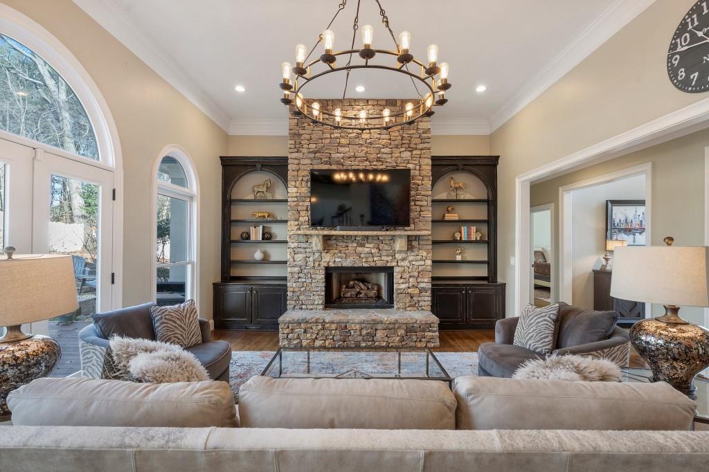 1240 Woodlawn Drive NE