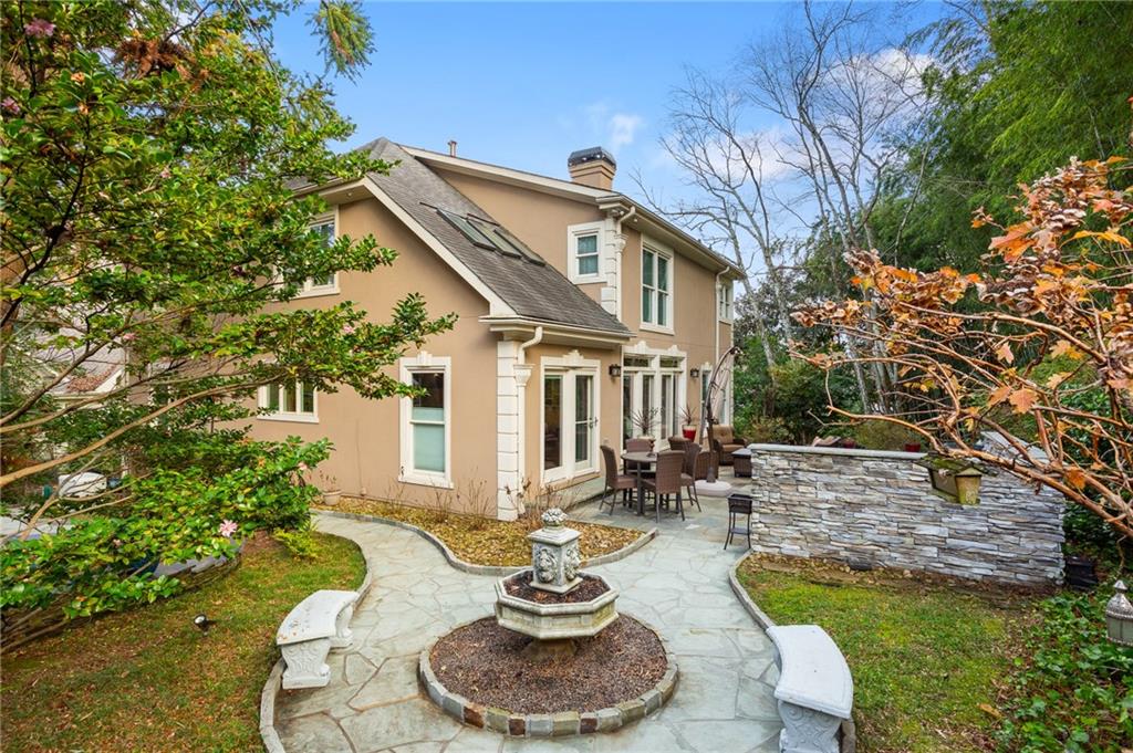 1013 Lenox Valley Drive NE