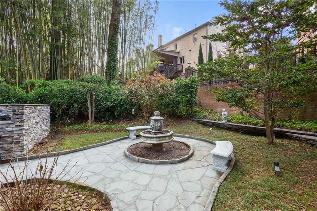 1013 Lenox Valley Drive NE
