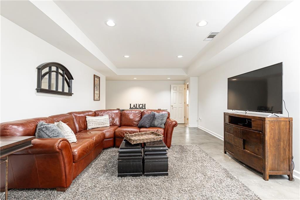 5340 Linnadine Way