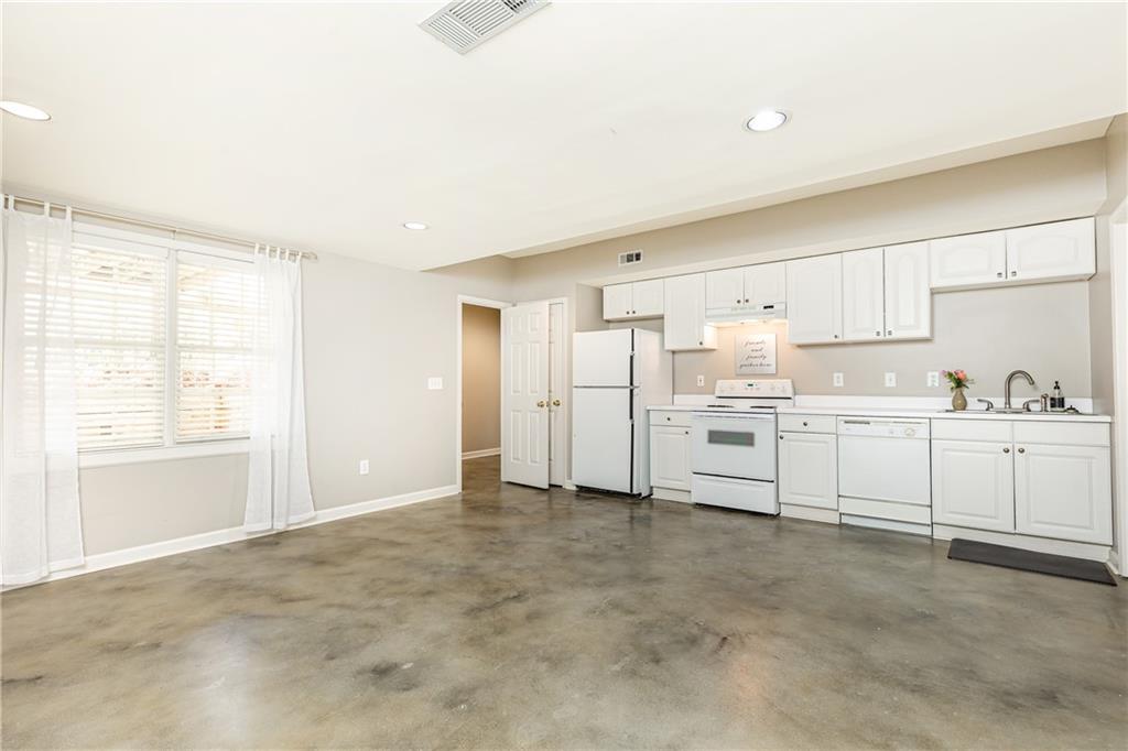 5340 Linnadine Way