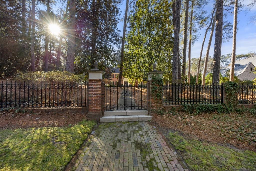 1790 Garraux Road NW