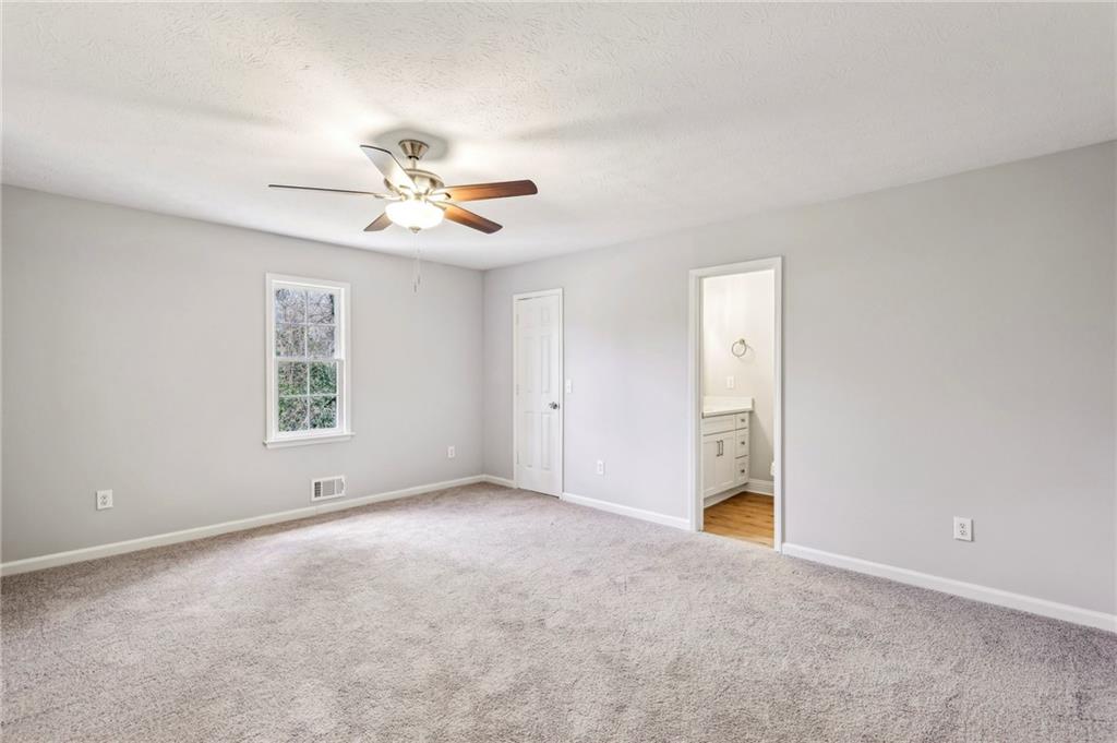 275 Shaded Oaks Lane SE