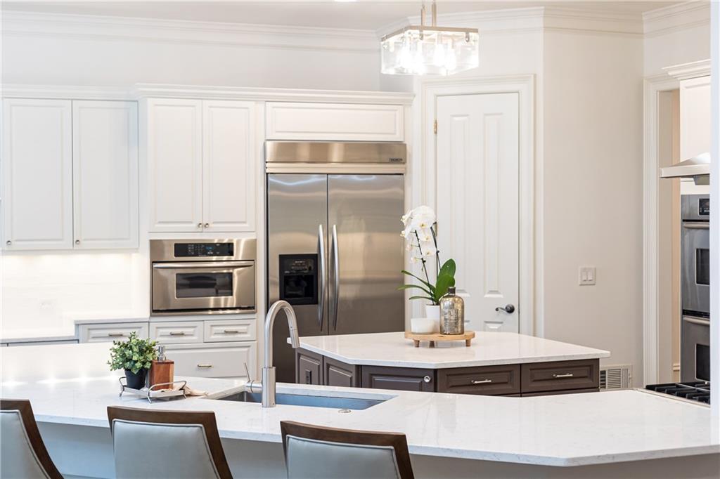 765 Glengate Place