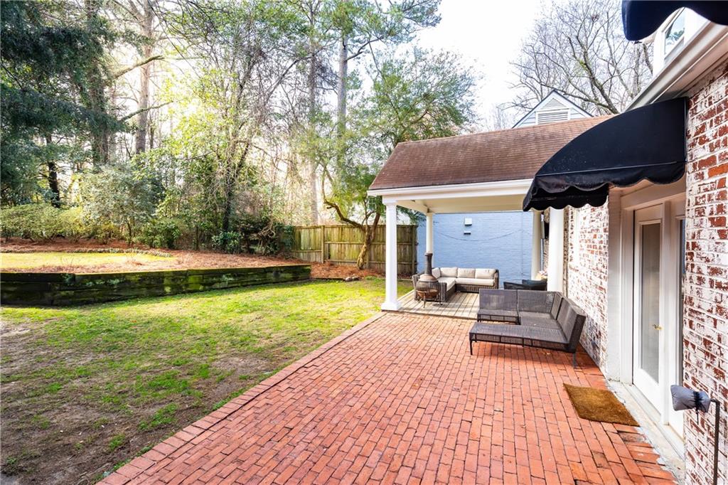 2911 N Hills Drive NE