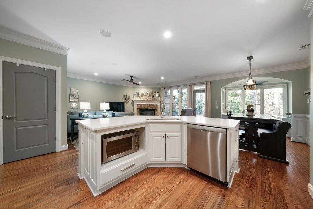 2620 LONG POINTE Drive