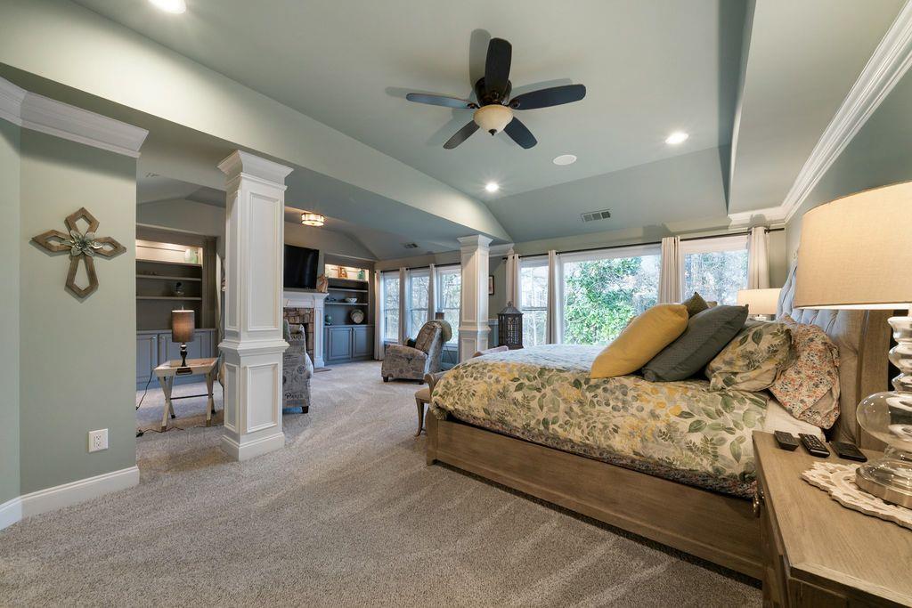 2620 LONG POINTE Drive