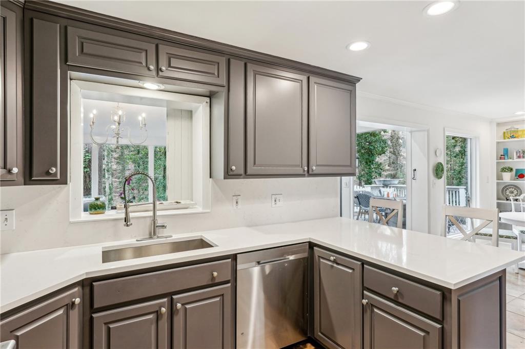 2528 Fernleaf Court NW