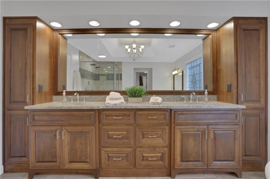 420 Glenridge Close Court