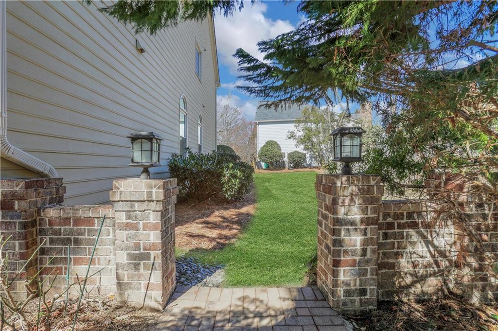 420 Glenridge Close Court