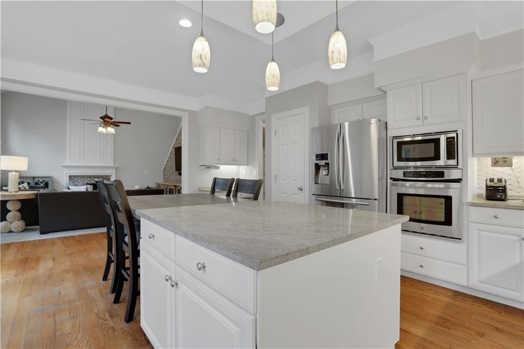 420 Glenridge Close Court