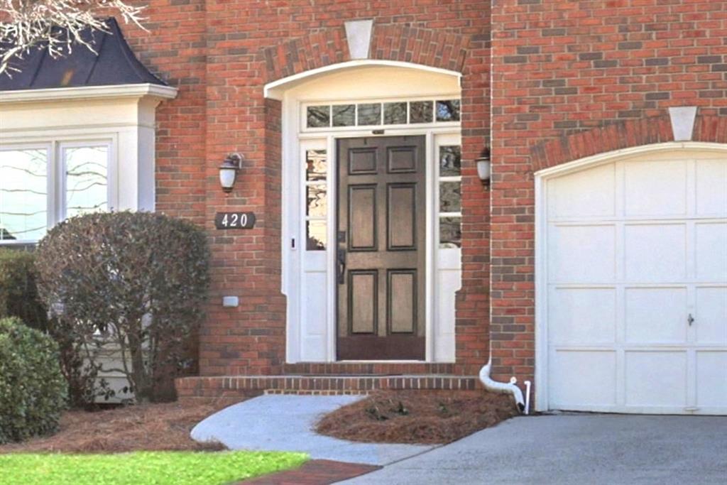 420 Glenridge Close Court