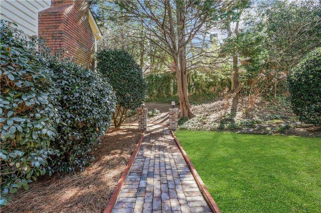 420 Glenridge Close Court