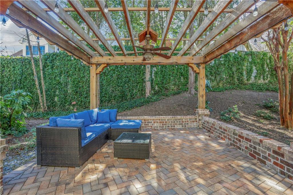 420 Glenridge Close Court