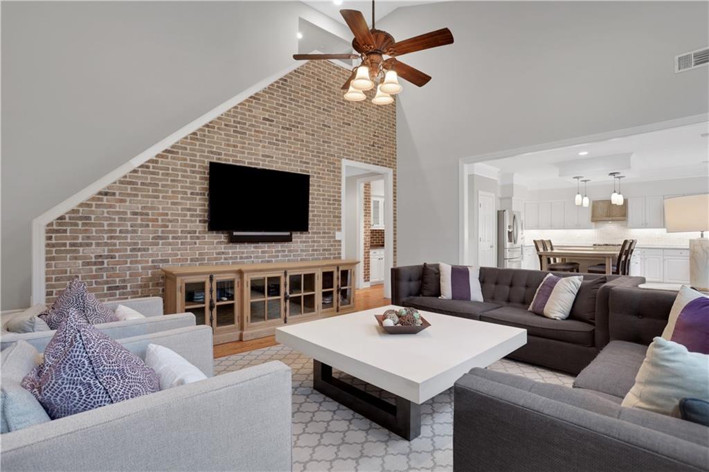 420 Glenridge Close Court
