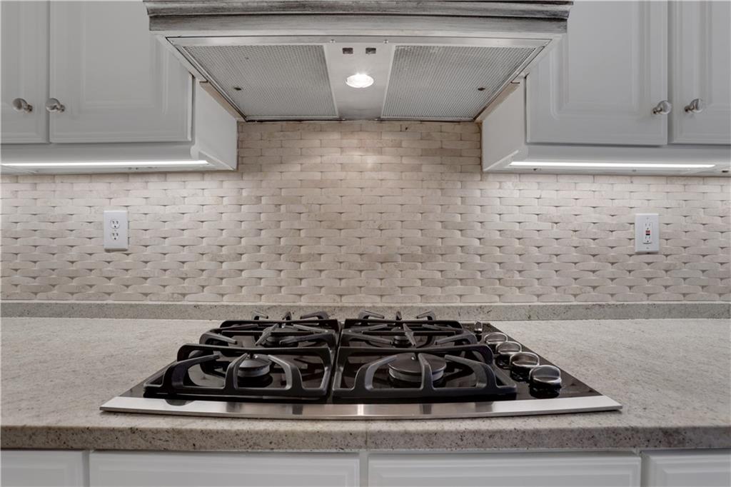 420 Glenridge Close Court