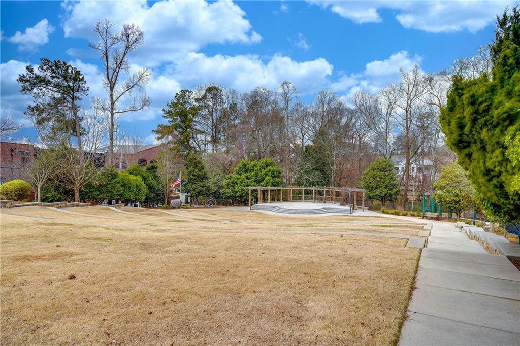 420 Glenridge Close Court