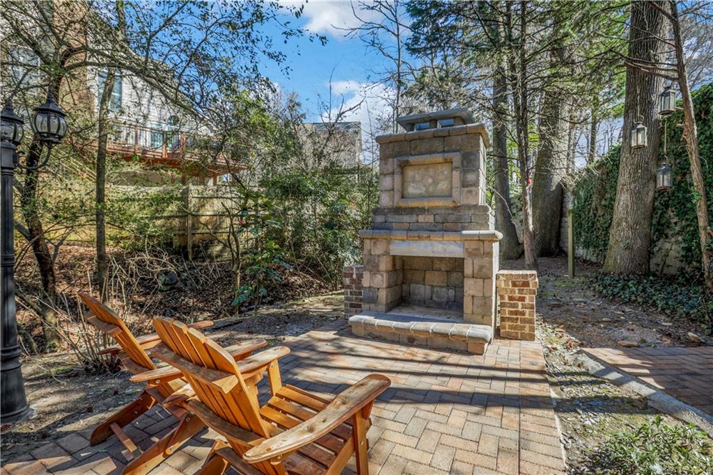 420 Glenridge Close Court