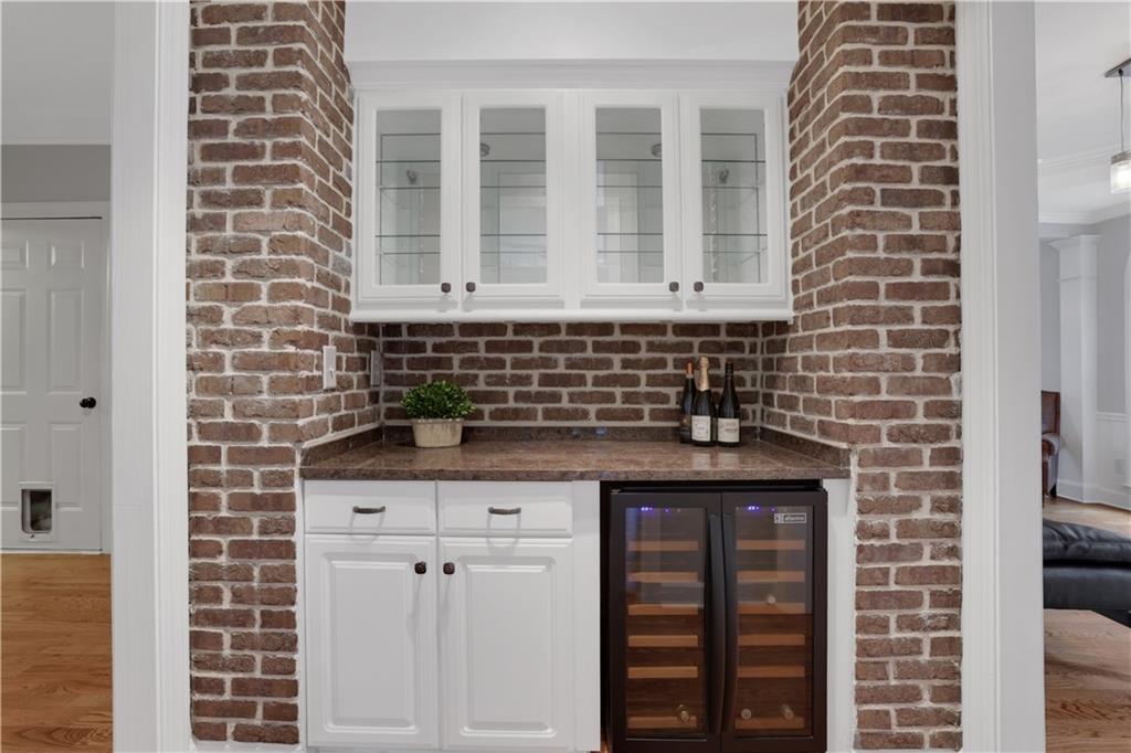 420 Glenridge Close Court