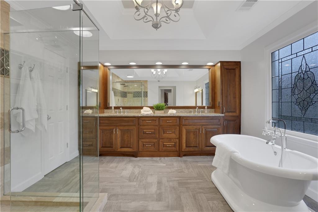 420 Glenridge Close Court