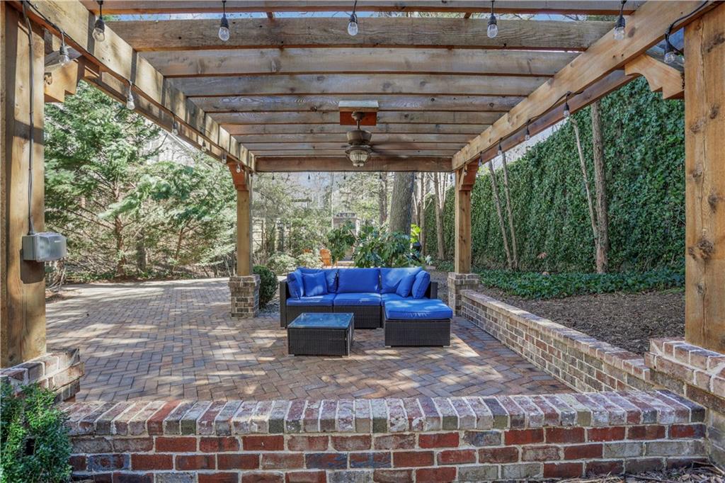 420 Glenridge Close Court