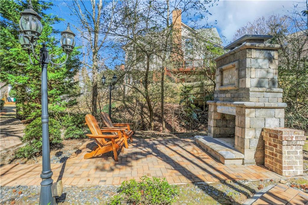 420 Glenridge Close Court