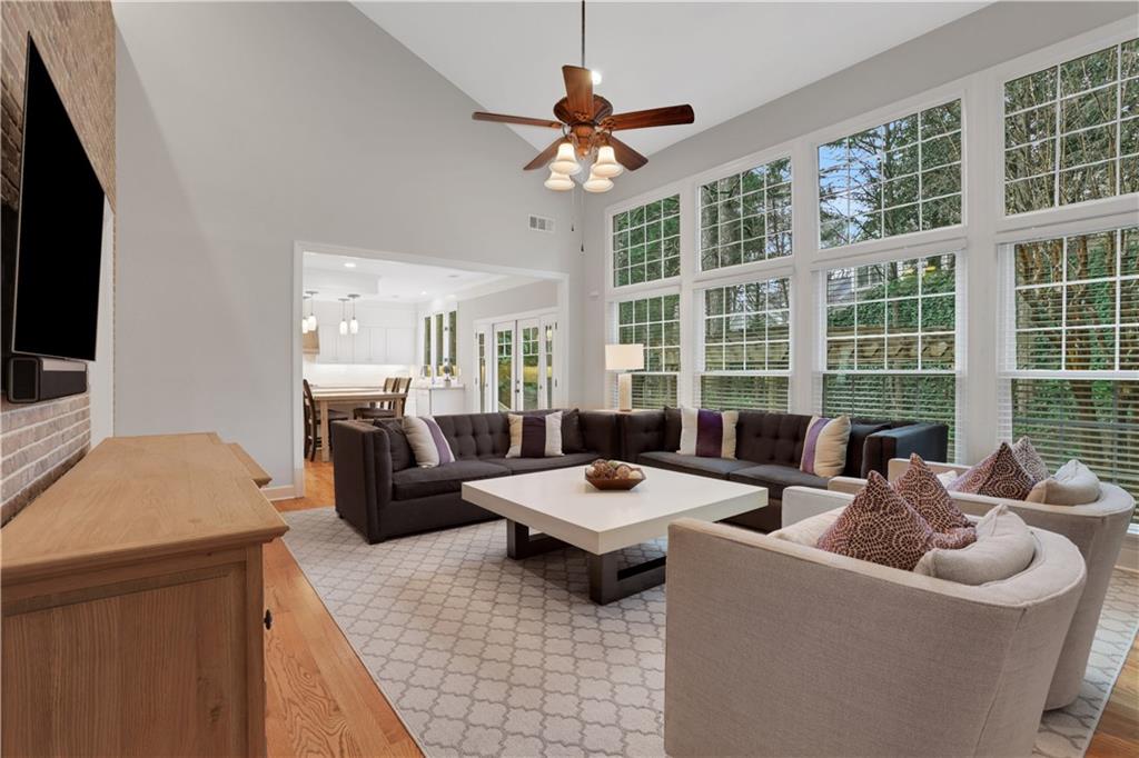 420 Glenridge Close Court
