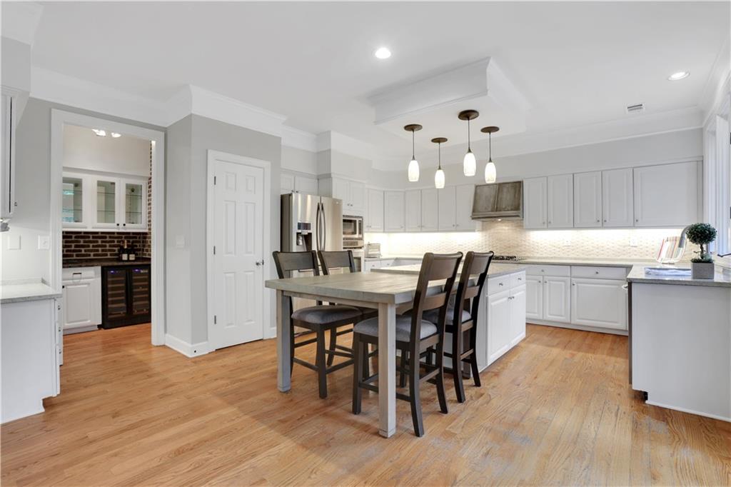 420 Glenridge Close Court