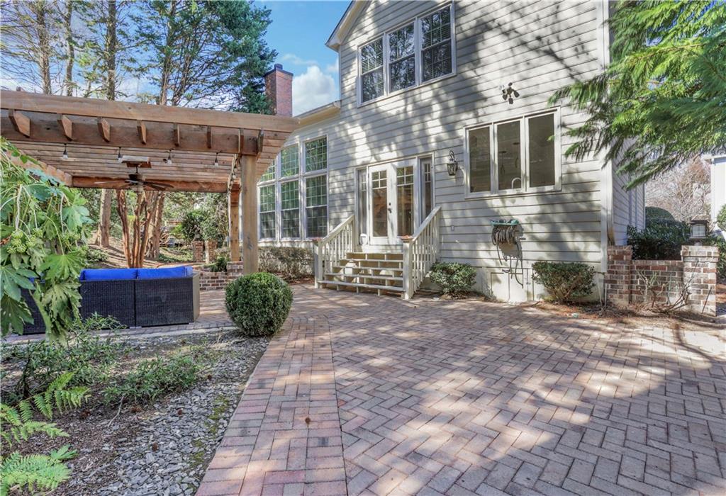 420 Glenridge Close Court