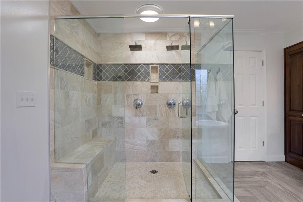 420 Glenridge Close Court