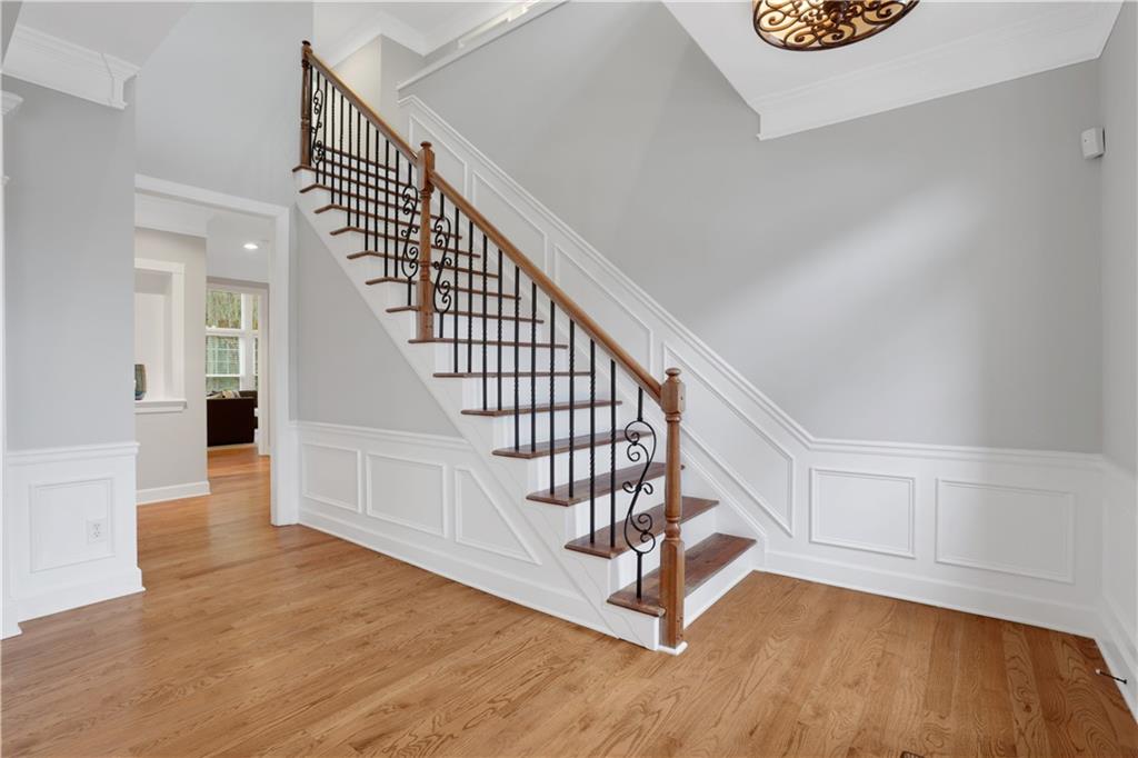420 Glenridge Close Court