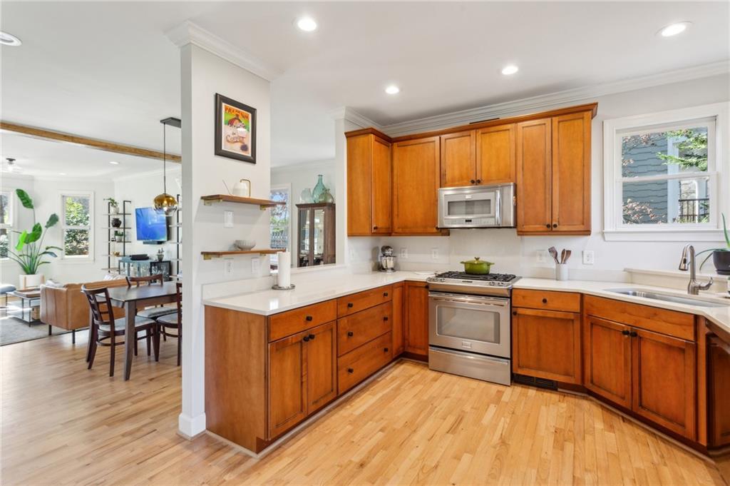 1898 Woodland Hills Avenue NW