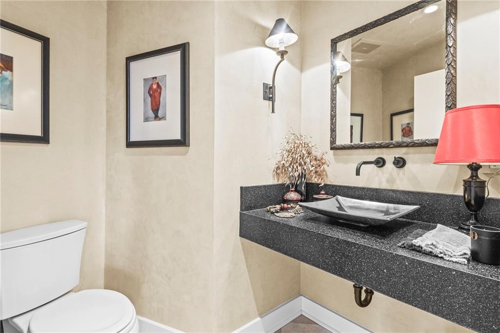 2881 Peachtree Road NE Unit 1001