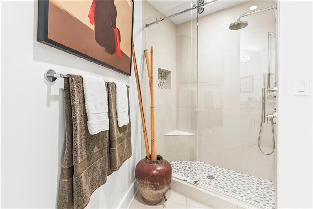 2881 Peachtree Road NE Unit 1001