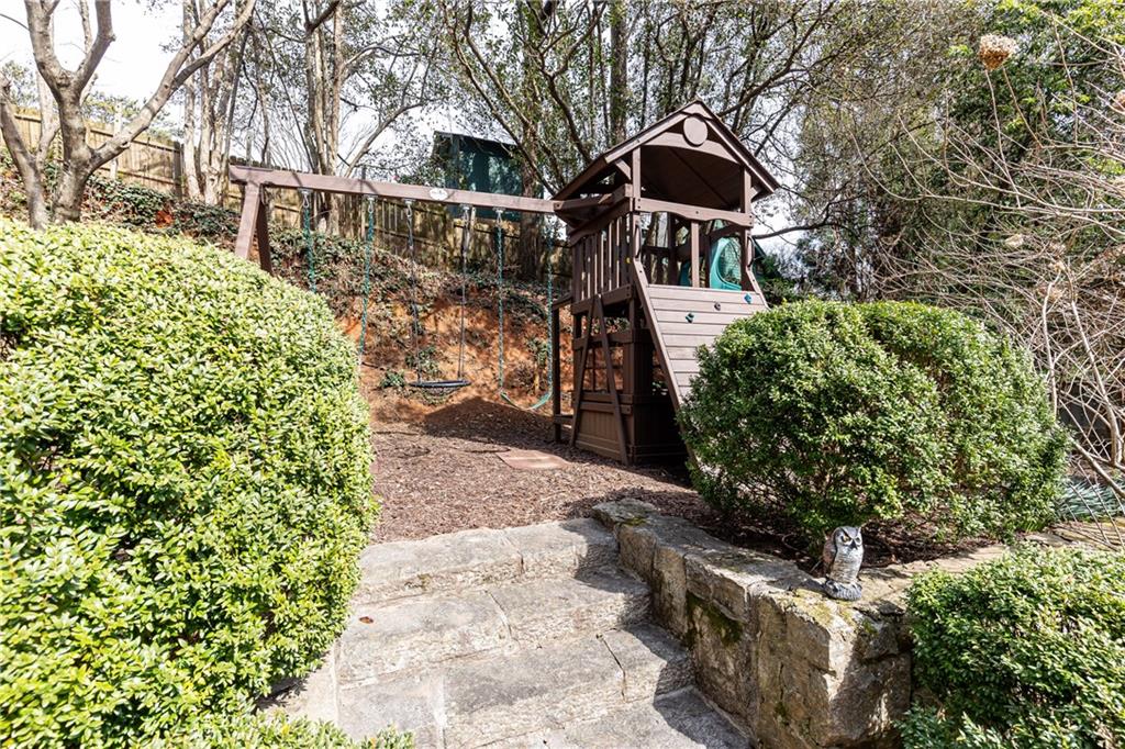 1212 University Drive NE