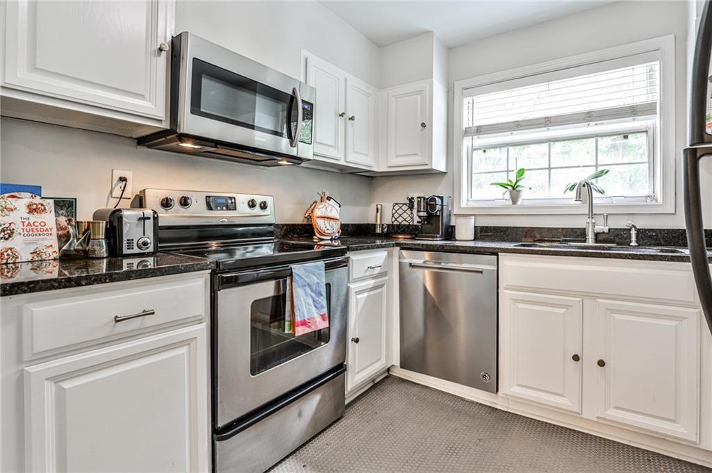 311 Peachtree Hills Avenue NE Unit 13D