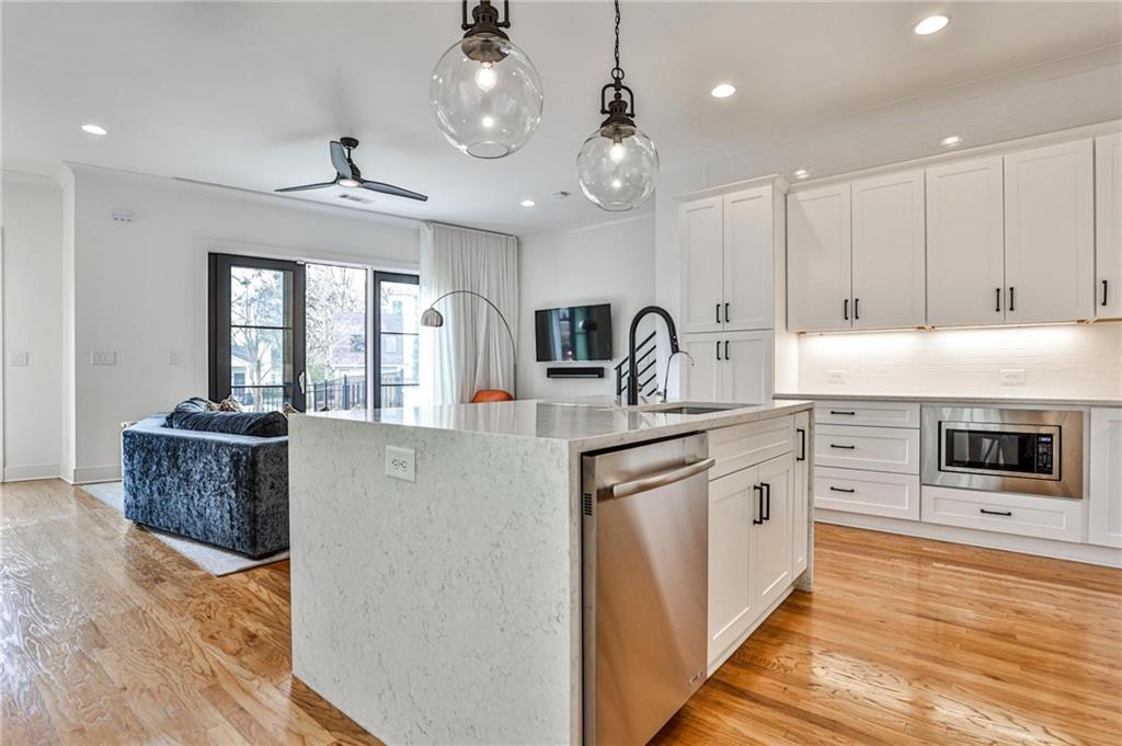 1100 Arkwright Place SE Unit B