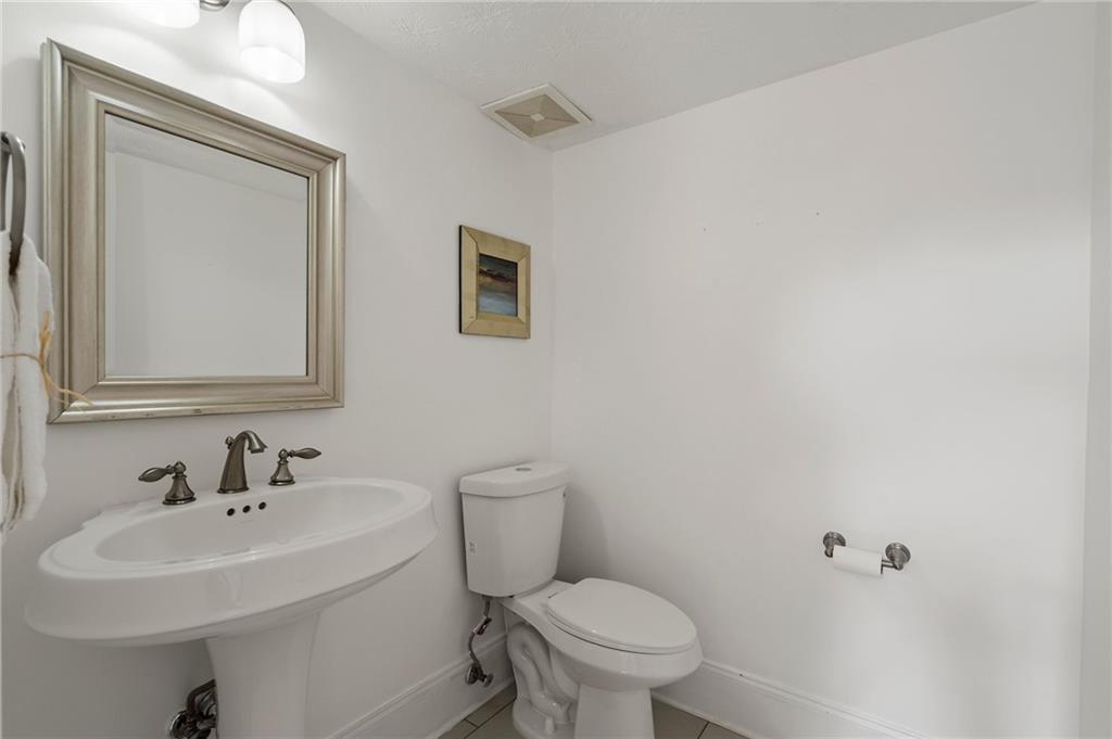 6 Walnut Hill Place NW