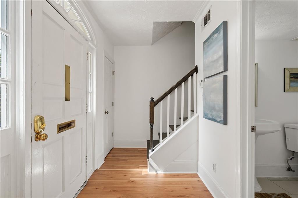 6 Walnut Hill Place NW