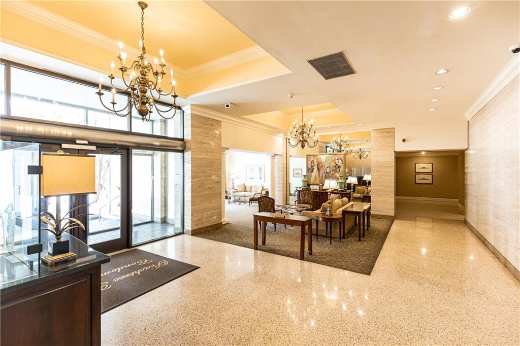 300 W Peachtree Street Unit 10D