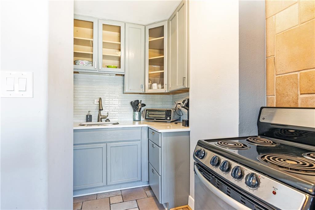 300 W Peachtree Street Unit 10D