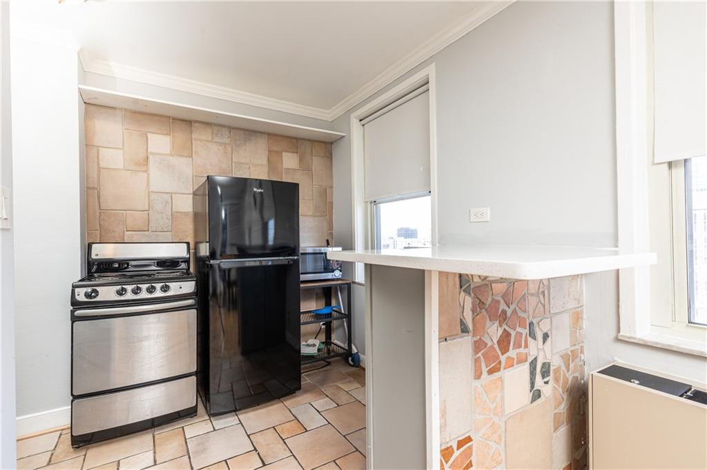 300 W Peachtree Street Unit 10D