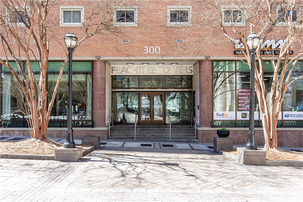 300 W Peachtree Street Unit 4A
