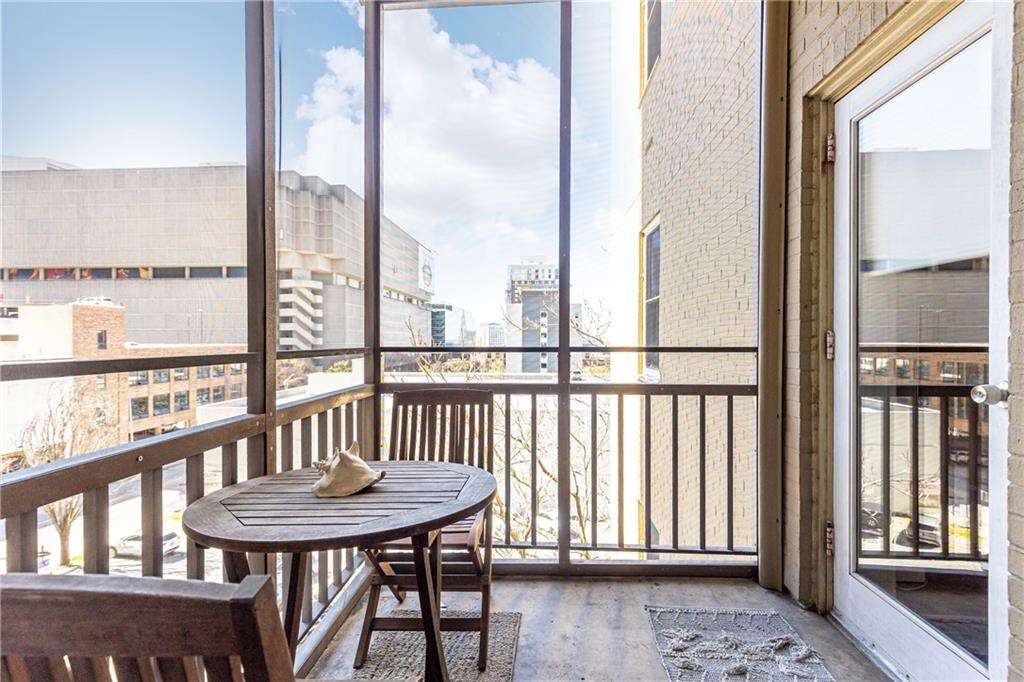 300 W Peachtree Street Unit 4A