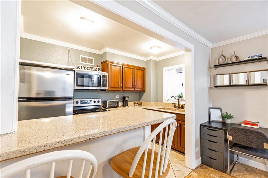 300 W Peachtree Street Unit 4A