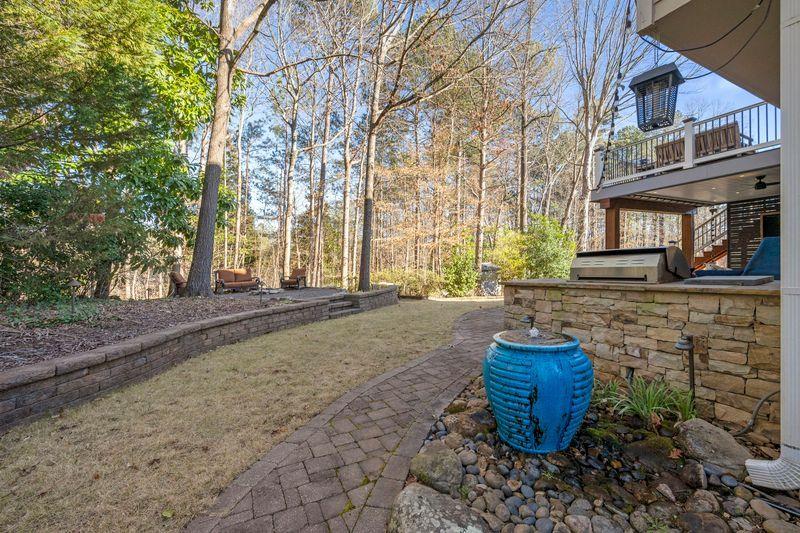 2325 Woodcrest Drive SE