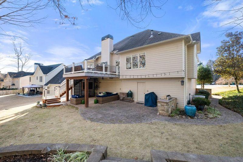 2325 Woodcrest Drive SE
