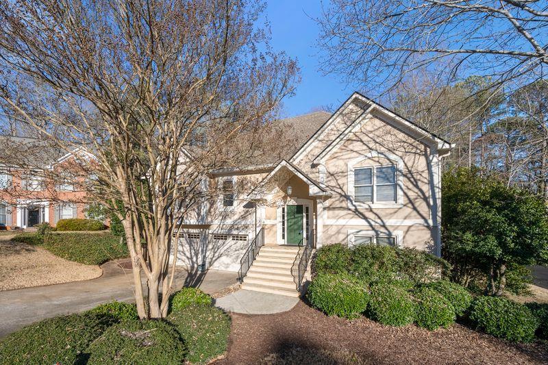 2325 Woodcrest Drive SE