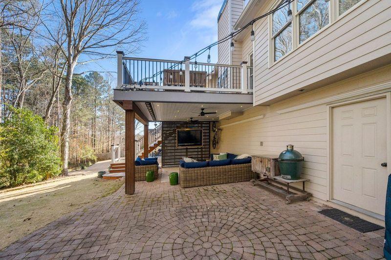 2325 Woodcrest Drive SE
