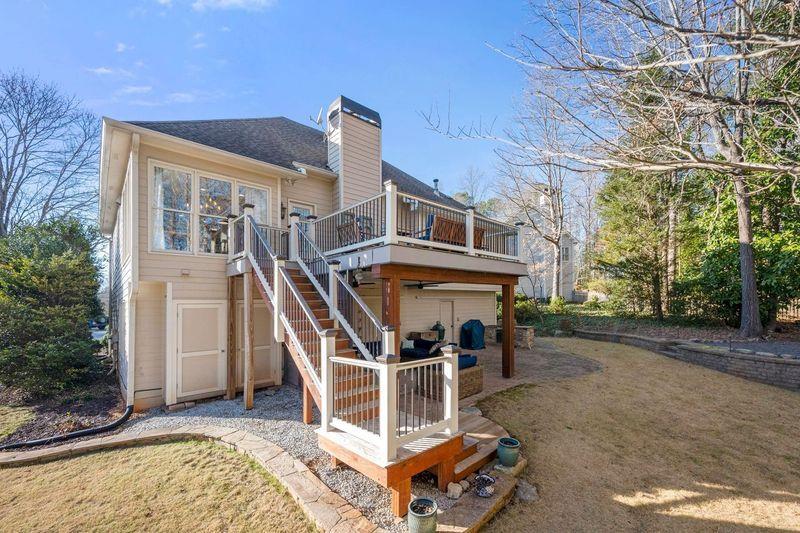 2325 Woodcrest Drive SE